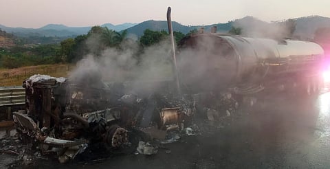 Se incendia pipa en la Siglo XXI