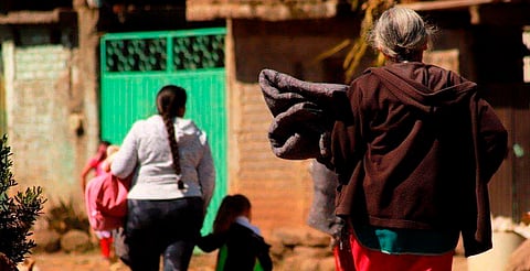 Más de 20 mil cobijas llegan a familias de Morelia con campaña invernal del DIF