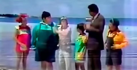 El episodio muestra a los personajes en las playas de Cancún, fuera de la vecindad