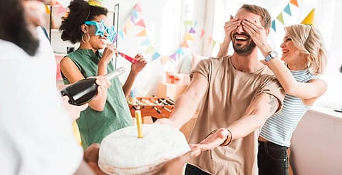 Diputado de Morena propone día libre con sueldo por cumpleaños