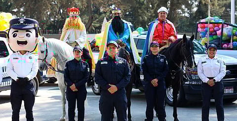 Niñez de Michoacán recibe juguetes en recorrido de Reyes Magos