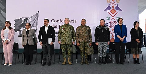 De octubre de 2024 a diciembre de 2025 se detuvieron 40 mil 735 personas por delitos de alto impacto, se aseguraron más de 21 mil armas de fuego, se incautaron más de 318 toneladas de droga y se desarticularon mil 887 laboratorios y áreas de concentración