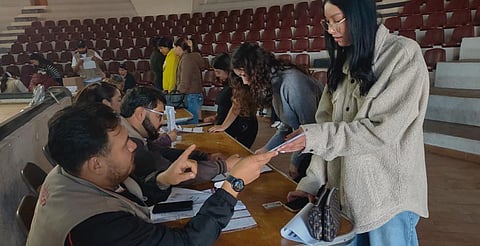 Entregan tarjetas a Jóvenes Construyendo el Futuro