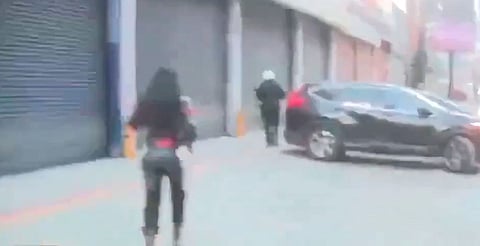 Otros policías abandonaron la zona para evitar ser grabados