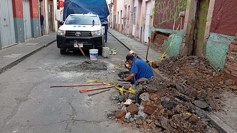 Cierran tramo en Nicolás Bravo, centro de Morelia, por reparación de fuga