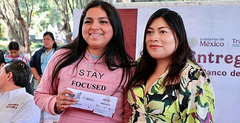 Entregan 291 Tarjetas del Bienestar a jóvenes de 13 municipios como parte del Plan Michoacán