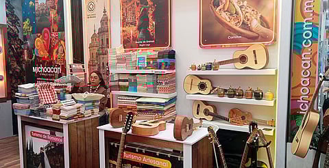 Cobre, textiles y laca perfilada destacan ante visitantes nacionales y extranjeros