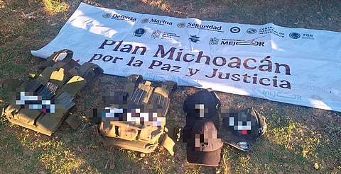 SSP asegura vehículo y equipo táctico con leyenda alusiva a cártel en Erongarícuaro