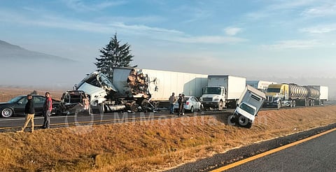 Carambola deja un civil muerto y nueve marinos heridos en la autopista de Occidente