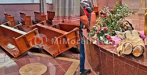Sujeto irrumpe en iglesia de Chavinda y destruye imágenes religiosas [VIDEO]