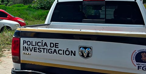 Uno de los hombres tenía tatuajes con frases extensas y símbolos distintivos