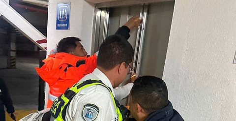 Morelia: persona queda atrapada en elevador de edificio sobre la Nocupétaro