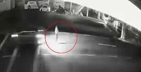 Muere atropellado en la Morelia-Pátzcuaro; cámaras captaron el trágico momento