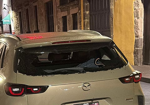 FOTOS: Cristalean camioneta en centro de Morelia y esto se robaron