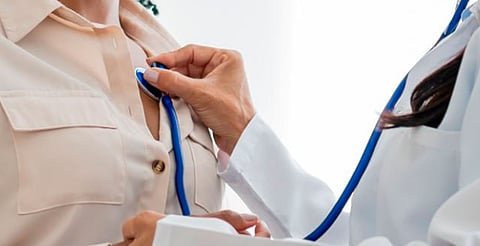 Síntomas distintos y falta de enfoque de género retrasan diagnósticos