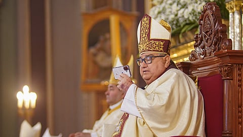 Carlos Garfias se despide como arzobispo de Morelia con emotiva misa