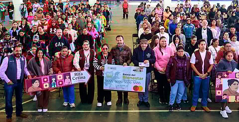 Julio Arreola impulsa la educación en Pátzcuaro: entrega de becas y nuevas obras para escuelas