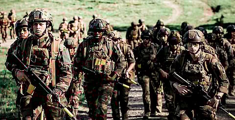 Trump sugiere invocar a la OTAN para contener la migración en la frontera con México