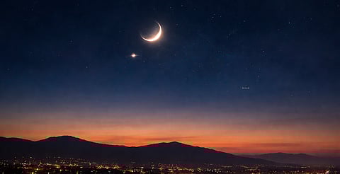 ¡Mira al cielo! La Luna y Saturno brillarán juntos esta noche