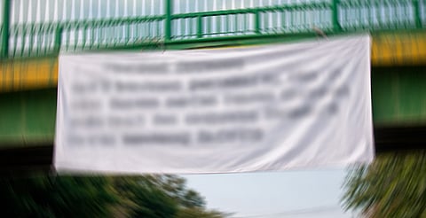 FGR abre investigación por "narcomantas" colgadas en Uruapan