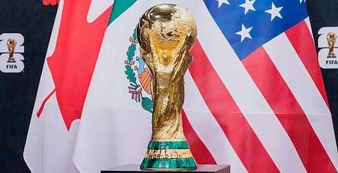 Se trata de un evento gratuito que permite a los fanáticos tomarse fotos con el trofeo oficial de la FIFA