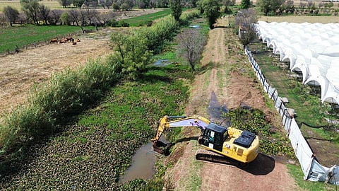 Se retirarán 240 mil metros cúbicos de azolve del lago de Pátzcuaro en 2026: Rogelio Zarazúa