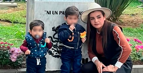 Develan placa en honor a Carlos Manzo en plaza de Uruapan; también habrá estatua