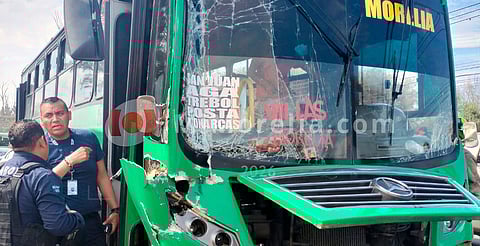 Choque en Tarímbaro deja seis heridos y daños materiales 