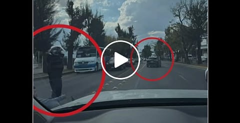 VIDEO: camioneta arrolla a motociclistas en Morelia y se da a la fuga, reportan