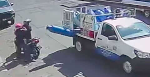 ¡Imprudencia captada! Tanque de gas se suelta en plena calle de Morelia