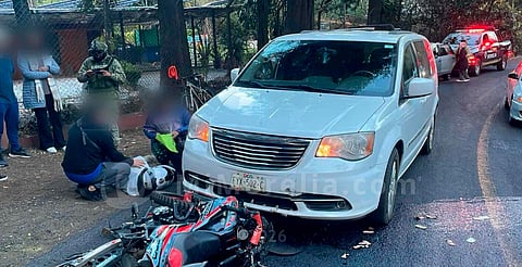 Motociclista queda herido tras choque con camioneta, en Morelia