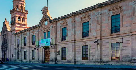 Piden investigar presunta presencia de sangre en baño de la Facultad de Derecho; señalan omisión oficial