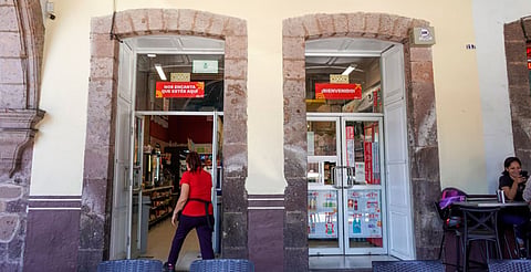 Vuelven a operar tiendas de conveniencia del Centro Histórico de Morelia