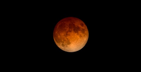La ‘Luna roja’ regresará en marzo: así podrás verla en 2026