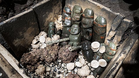 Sacerdotes, fuego y 83 reliquias: revelan ofrenda colosal mexica