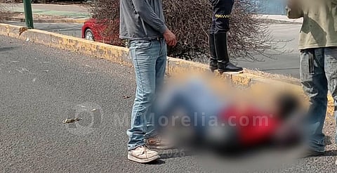 Motociclista derrapa en la avenida Madero Poniente de Morelia 