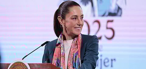 Sheinbaum responde a rumores sobre hospitalización de AMLO