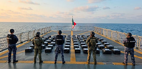 Golpe al narcotráfico: aseguran 80 bultos de presunta cocaína en el Pacífico