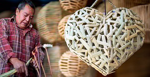 Desde el lago de Cuitzeo hasta su taller, las fibras se convierten en historia