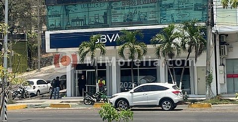 A punta de pistola roban mas de medio millón de pesos a cuentahabiente, en LC, Michoacán