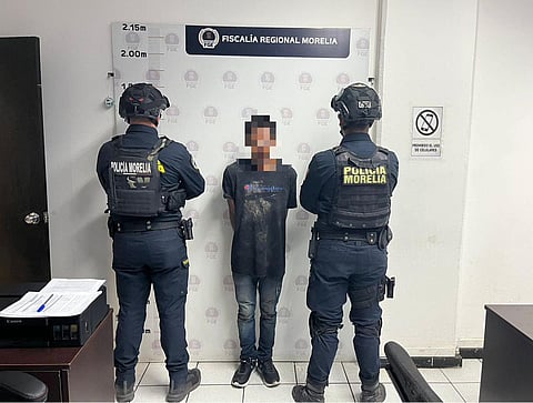 Detienen a hombre tras persecución por robo a colegio en Morelia; huía y terminó en un río