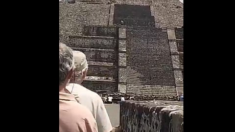Pánico en Teotihuacán: Balacera deja una turista muerta y tres lesionados en la Pirámide de la Luna [VIDEO]