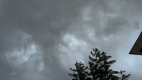 Lluvia refresca la noche en Morelia y seguirá el martes, según pronóstico 