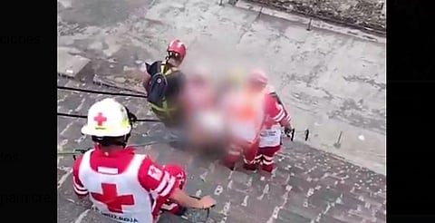 Cruz Roja utilizó equipo especializado para descender el cuerpo