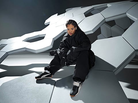 Pañal de Dior y glamour: así fue la portada de Rihanna con su hija