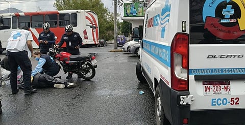 Preliminar: motociclista se accidenta en el monumento, tras lluvia en Morelia