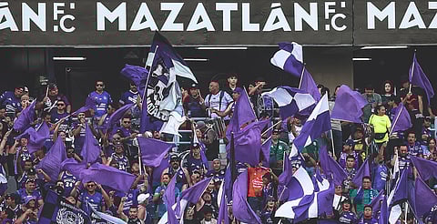 Morelianos "irrumpen" despedida del Mazatlán FC para recordarle que "el karma existe"