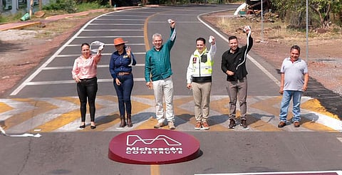 Rehabilitación de carretera de Nuevo Urecho impulsará al sector agropecuario: Bedolla