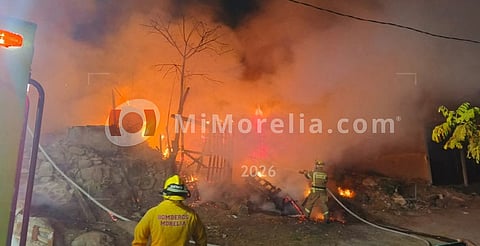 Mientras dormías: incendio arrasa dos casas en Cumbres del Quinceo, Morelia
