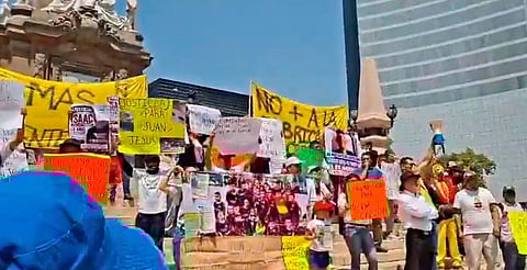 Gritan ‘Juan es inocente’ en marcha; familia de víctima responde 